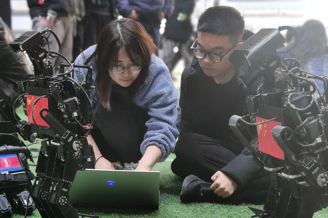 中国机器人足球世界杯冠军_足球杯冠军是谁_中国机器人大赛足球机器人